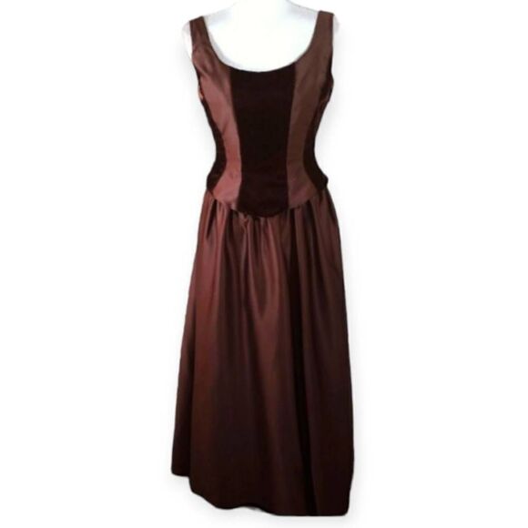 NEW IMAGE CHOCOLATE GOWN SZ.9/10 EUC - Picture 1 of 6